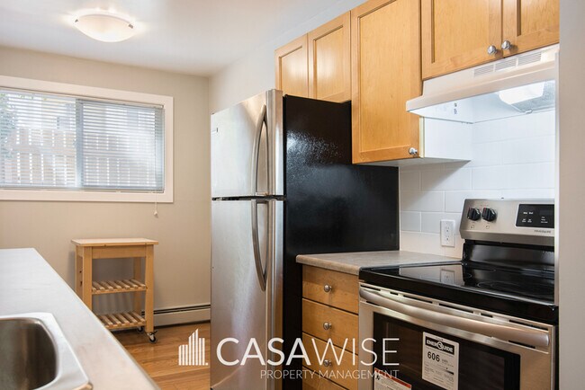 Photo - 10230-120 120 St NW