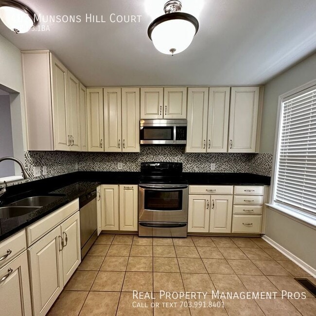 Building Photo - 402 Munsons Hill Ct Rental