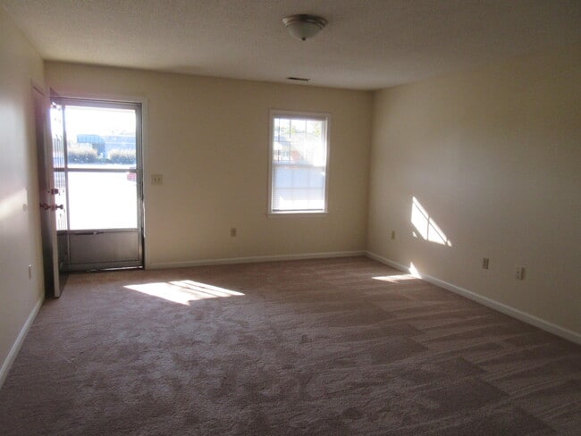 211 W Hampton Ave