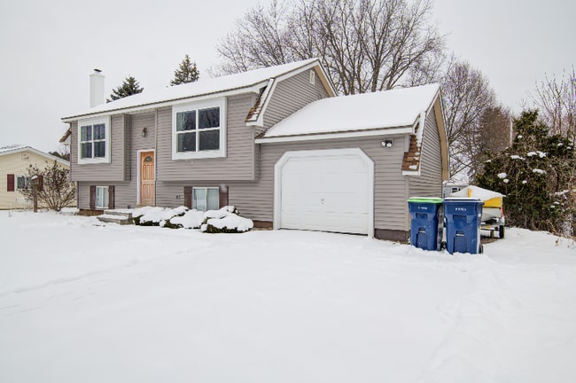 Photo - 4900 Thornapple Ln