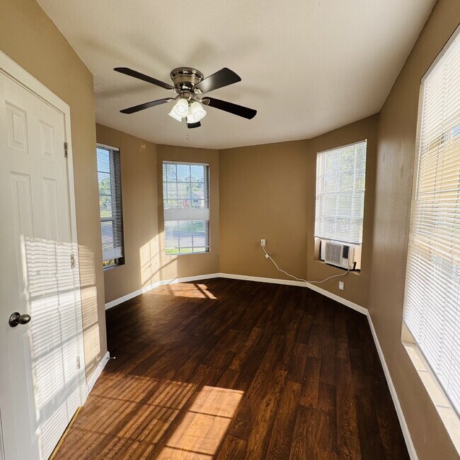 Victorian-style 1 Bedroom | 1 Bathroom Apartment in The Avenues!