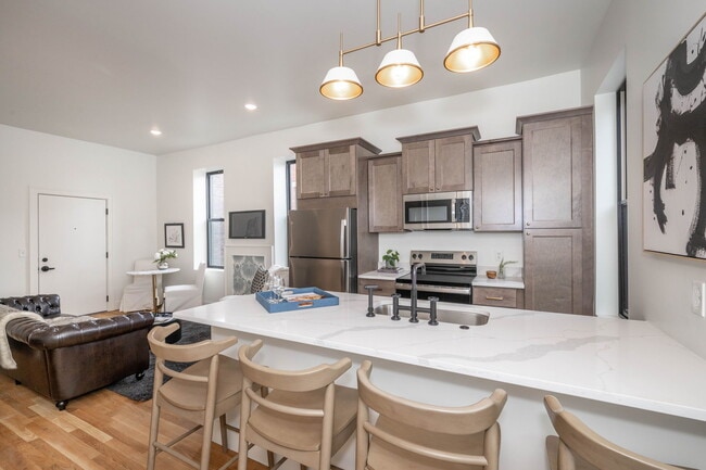 Photo - 1706 Lang St