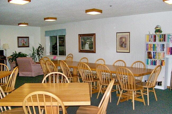 Photo - MARQUETTE MANOR