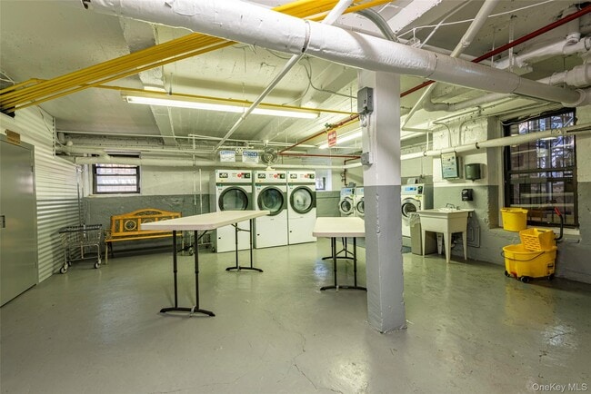 Photo - 72-34 Austin St Unidad D4