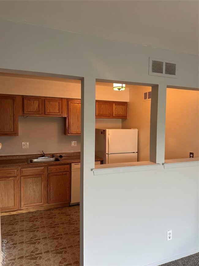Photo - 25300 Shiawassee Cir Unit 202