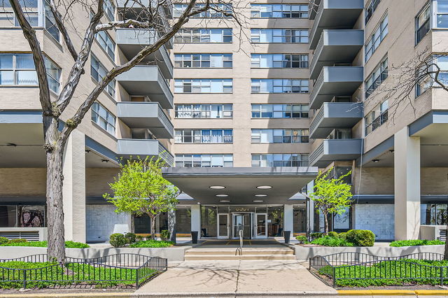 Photo - 6301 N Sheridan Rd Apartment Unit 2V