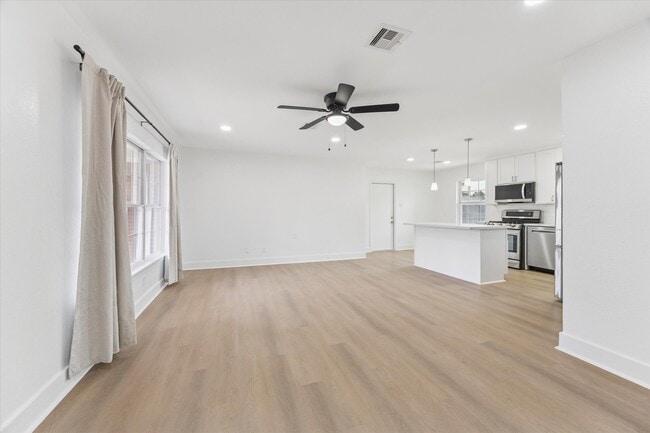 Photo - 2302 Hewitt Dr