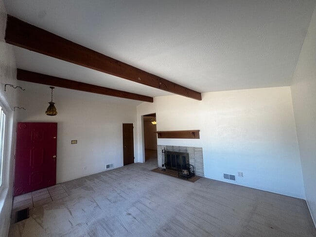 Building Photo - 3 Bed / 2 Bath Home Near Jerry Cline Park & Tennis Courts