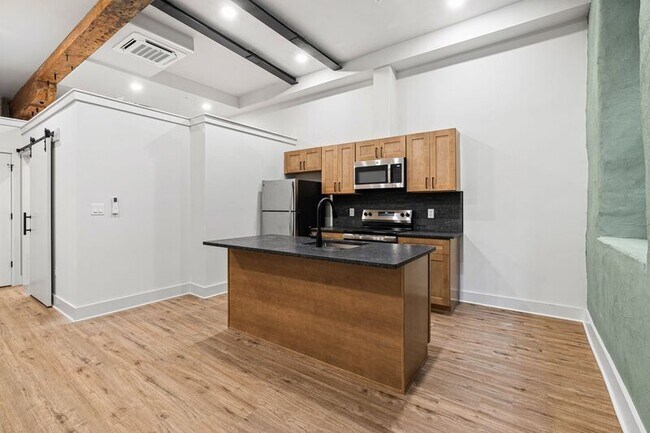 Building Photo - 201 Leverington Ave