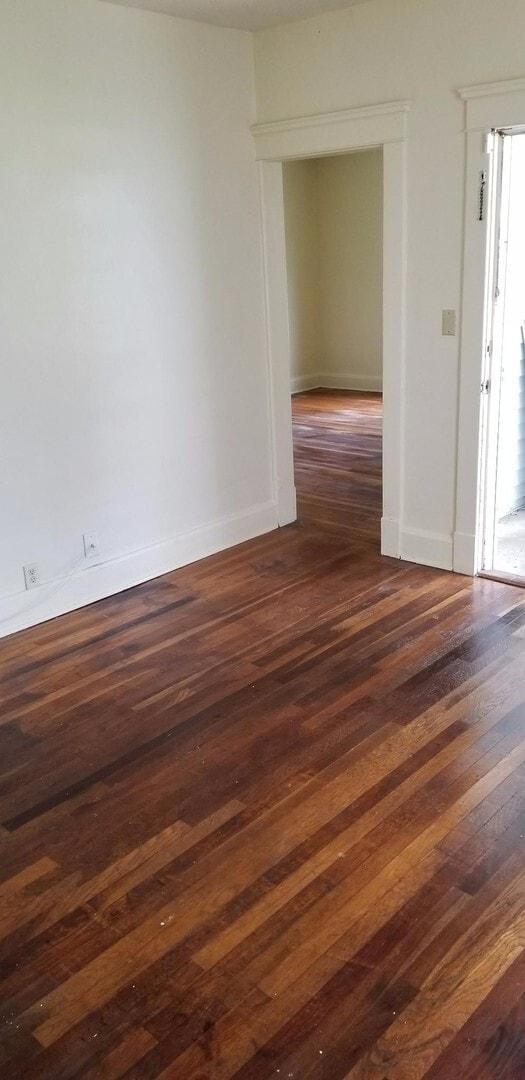 Building Photo - 3 bed, 1.5 bath, fenced yard Rental