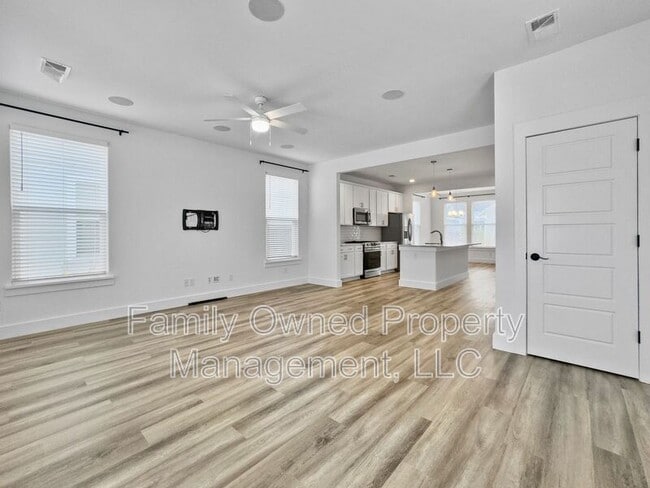 Photo - 211 Winding Branch Dr