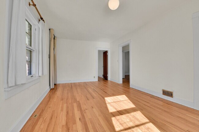 Photo - $2,600.00, 1 bed + non-conforming room, 1 ...