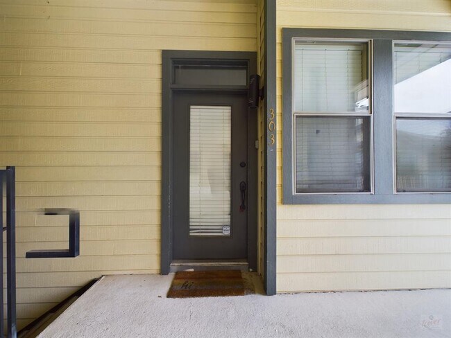 Photo - 914 W 26th St Condo Unit 303