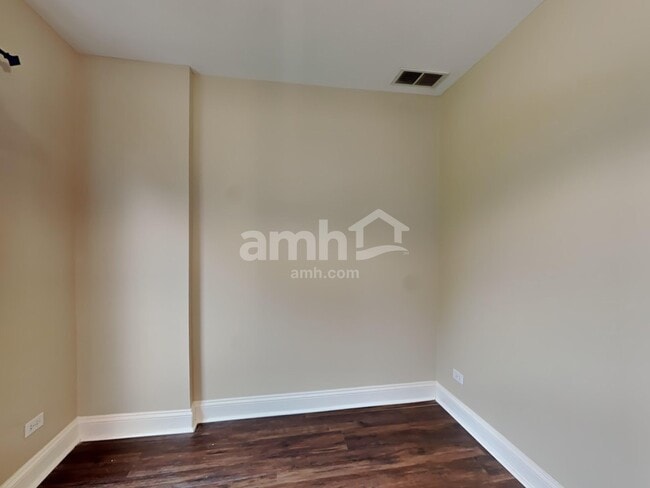 Photo - 240 Wedgewood Cir