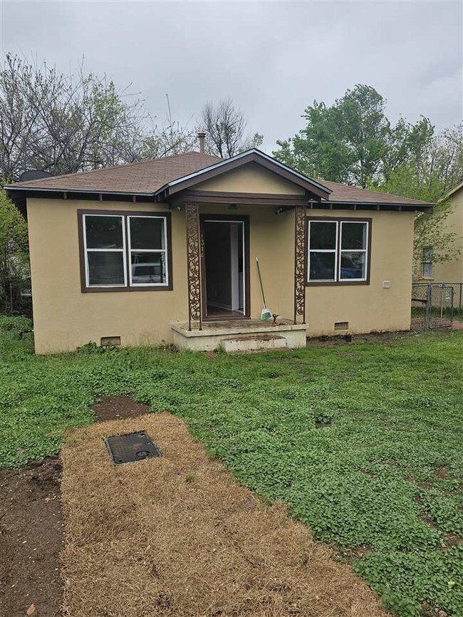 Building Photo - 1314 NW Kingsbury Ave Rental
