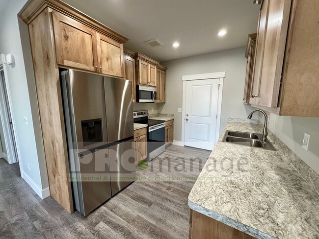 Photo - Near New - 2 Bed, 1 Bath Apartment Unit 840 #4