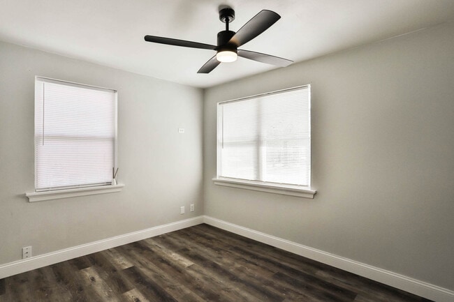 Photo - 711 N Elm Ave