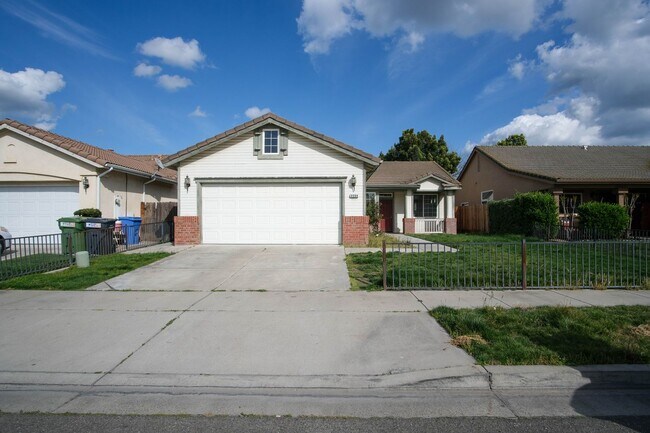 Photo - 3 Bedroom 2 bath!