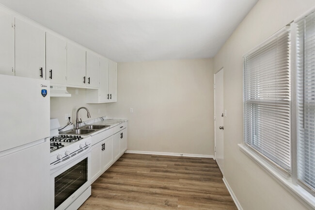 Photo - 1021 Tollview Ave Unit 5