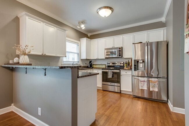Photo - 415 Van Buren St