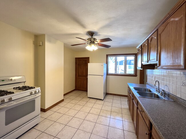 Photo - 227 Holland St