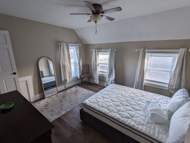 Photo - 902-904 W Locust St Unidad 904