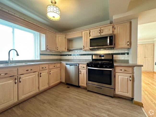 Building Photo - 6940 Jamieson Ave Unit 1S Rental