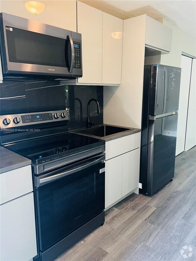 Building Photo - 1126 NW 58th Terrace Unit #1 Rental