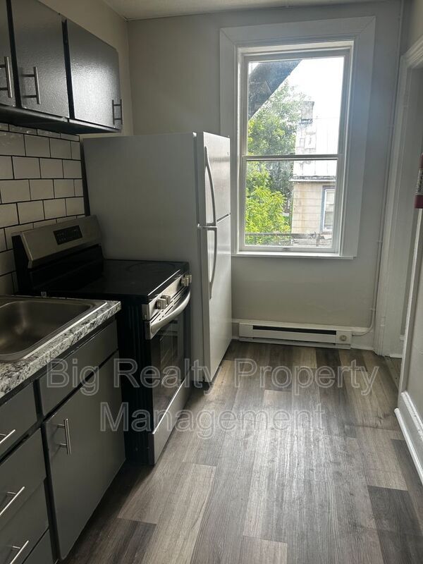 Photo - 529 King St