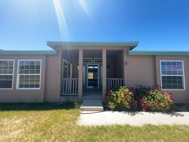 4 Bed 3 Bath Home with Expansive Country V... - 4 Bed 3 Bath Home with Expansive Country V...