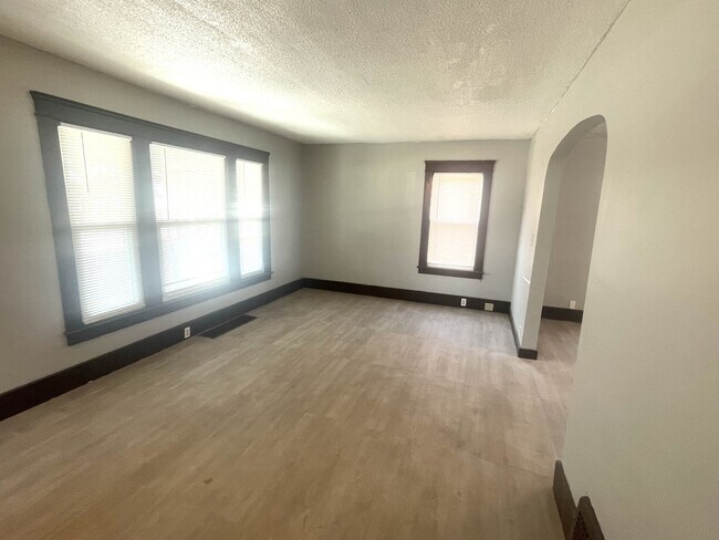 Photo - 1334 Parkman Rd NW