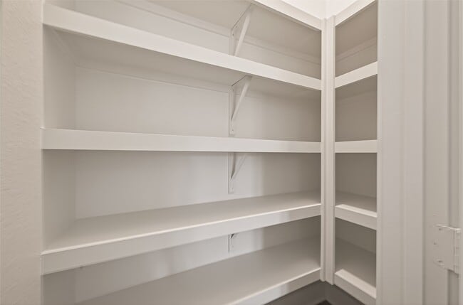 Building Photo - 1502 Hussion St