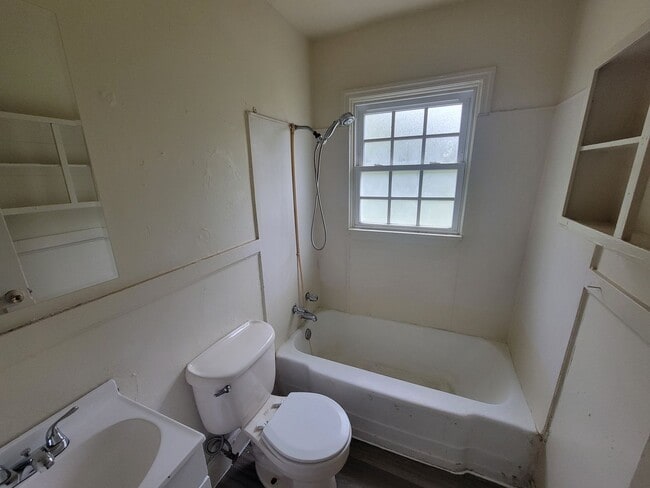 Photo - 2 Bedroom 1 Bathroom Duplex!