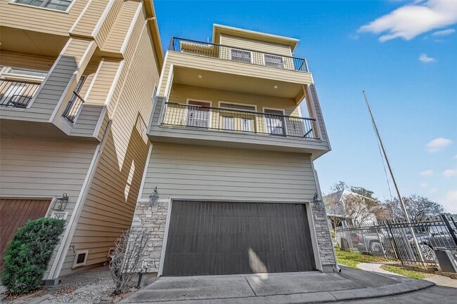 Photo - 2063 W 14th 1/2 St