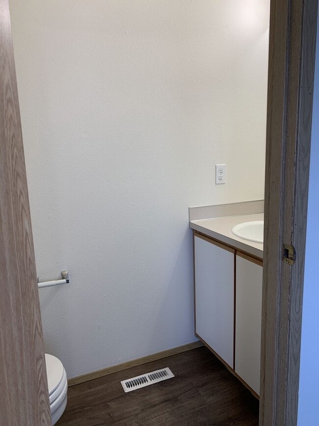 Photo - 3 bedroom, 2 1/2 bath home in quiet Scappo...
