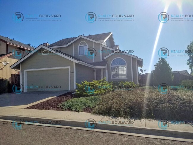 Building Photo - 1/2 MONTH FREE!! Amazing 4 Bedroom 2.5 Bat... Rental