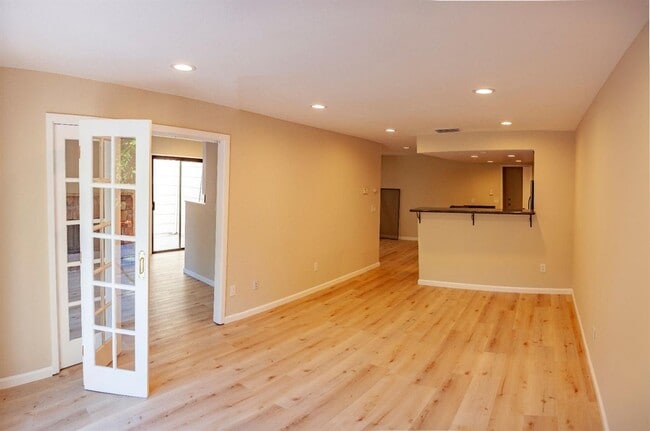 Photo - ? Greenbelt Access | Sauna | Updated Interior ?