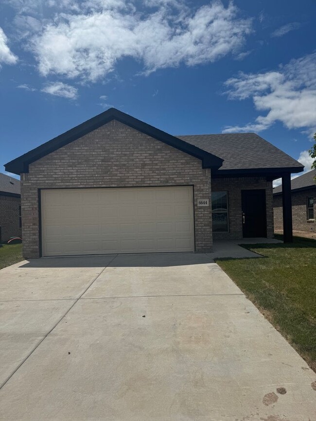 New built located in Beacon Pointe area!!!... - New built located in Beacon Pointe area!!!... House