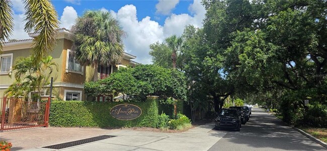 Building Photo - 4907 Bayshore Blvd