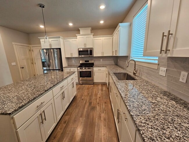 Photo - 5Bd/3Ba Two Story House - For viewing!