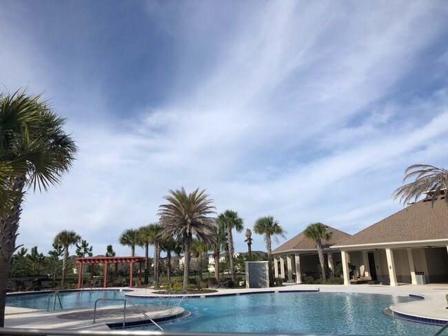 Photo - 3/2 house no carpet located in Sun City Center