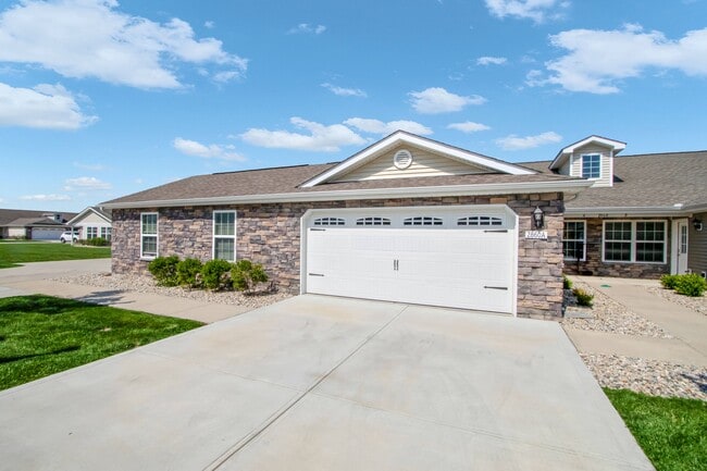 Building Photo - Redwood Brownsburg