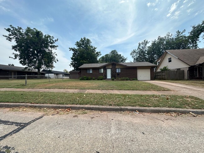Building Photo - 3904 Overland Dr