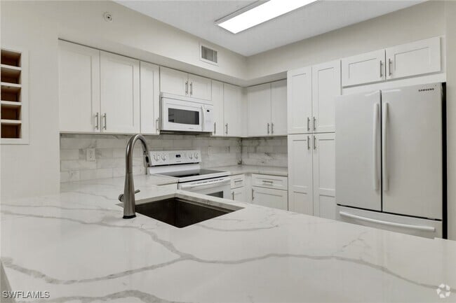 Building Photo - 1220 Wildwood Lakes Blvd Unit 108 Rental