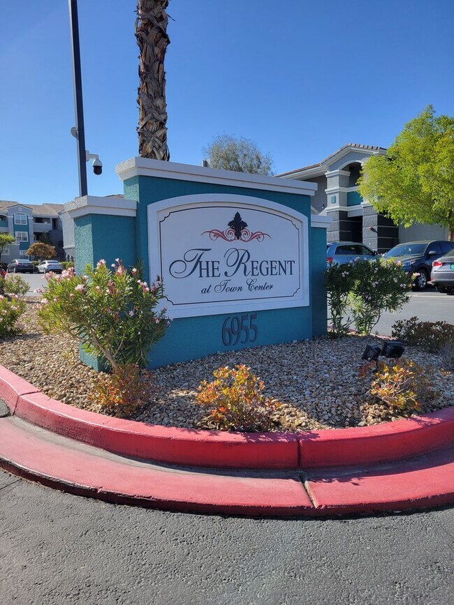 Building Photo - Amazing 1 bd Condo Awaits You!