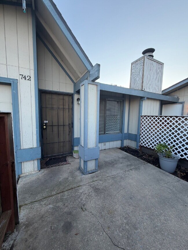 Photo - North Merced Near the college-Spacious 2-Bedroom Duplex Retreat: Modern Comfort with 2 Full Baths...