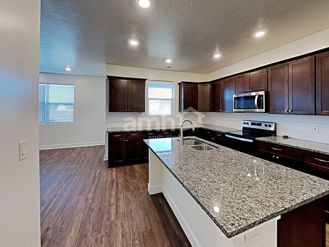 Photo - 1123 Wagon Way