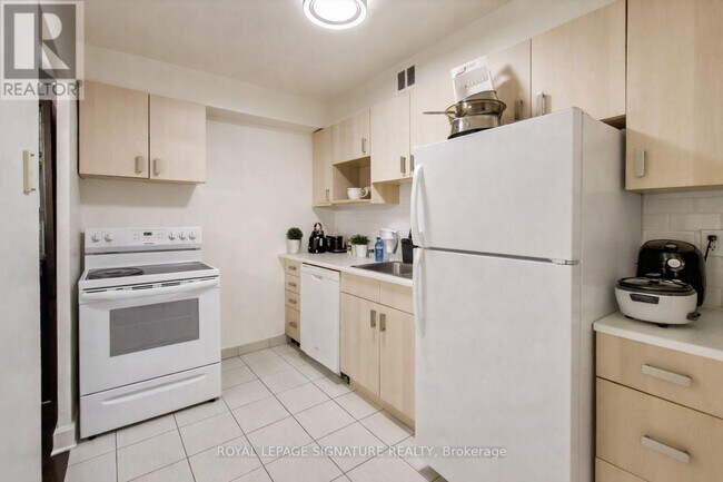 Photo - 335 Lonsdale Rd Unité 212