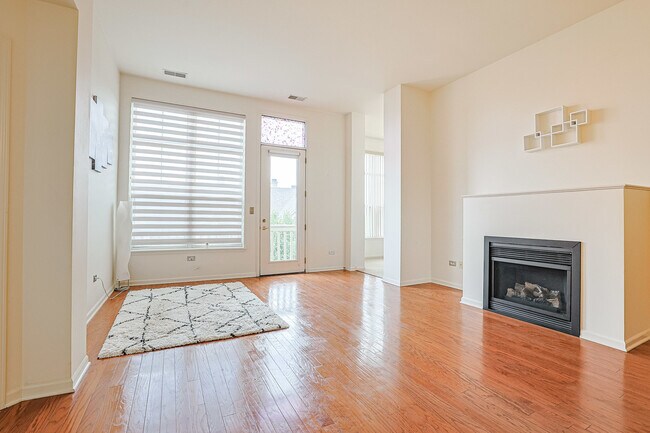 Photo - 1739 Tudor Ln