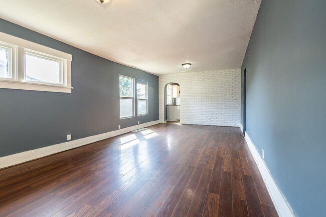 Photo - Spacious 2 bedroom/1 bathroom House in Cou...